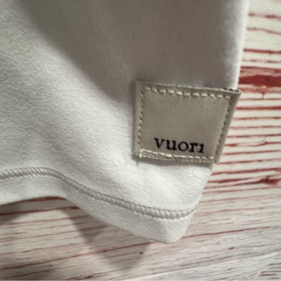 Vuori AllTheFeels Crew Tank in White Sz M - Picture 3 of 6
